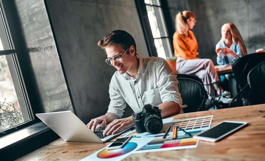 How to Find Graphic Design Trends (and Keep Your Work Fresh)